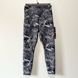 SPYDER ACTIVE- NWT Black and Gray Patterned Leggings Size S